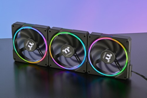 A THERMALTAKE BEJELENTI A TT RGB PLUS 3.0 SZOFTVERT A MAGASABB SZINTŰ RGB-VEZÉRLÉSÉRT ÉS RENDSZERMENEDZSMENTÉRT slide