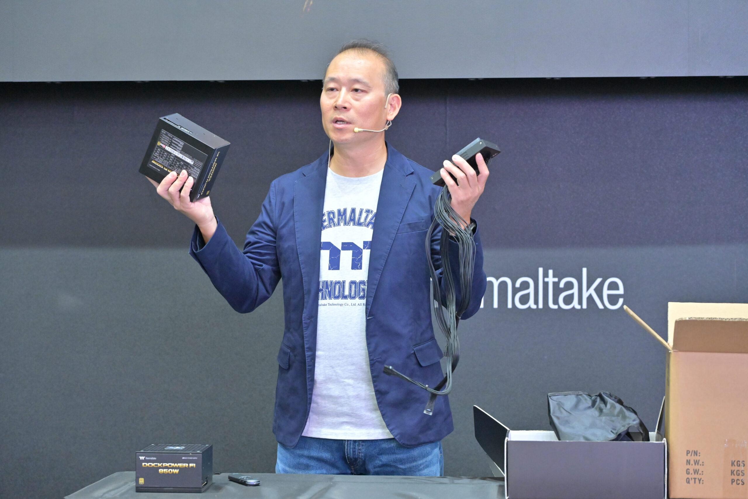 A THERMALTAKE BEMUTATJA AZ ÚJ DOCKPOWER SOROZATOT